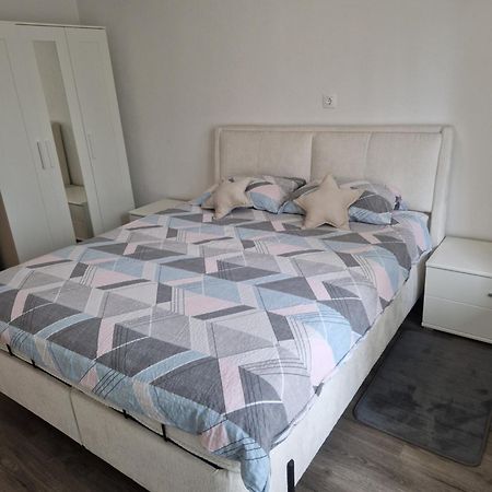 Apartma-Sobe Lejla ヴィパーヴァ エクステリア 写真