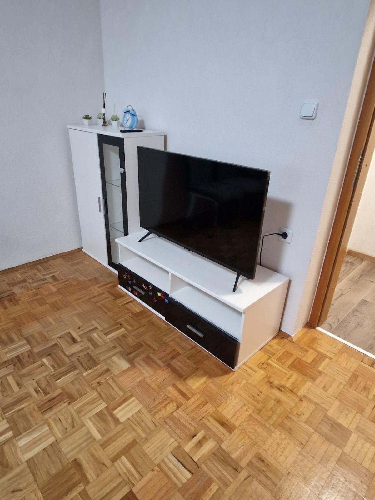 Apartma-Sobe Lejla ヴィパーヴァ エクステリア 写真