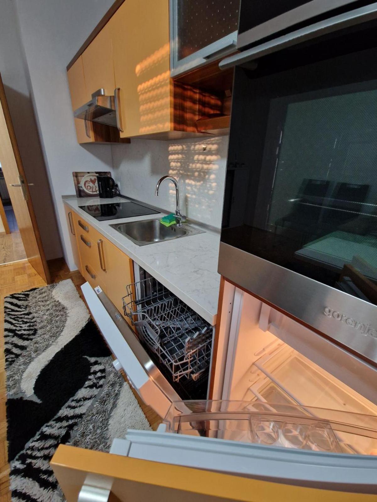 Apartma-Sobe Lejla ヴィパーヴァ エクステリア 写真