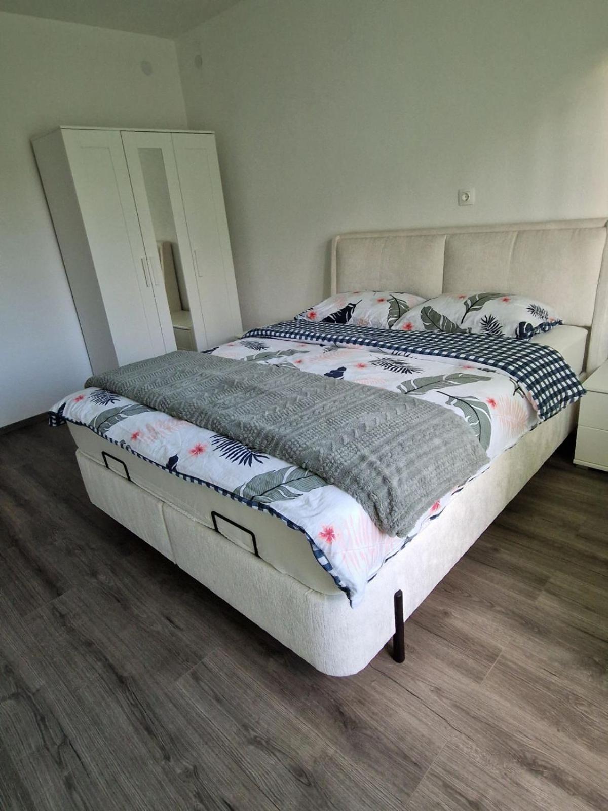 Apartma-Sobe Lejla ヴィパーヴァ エクステリア 写真