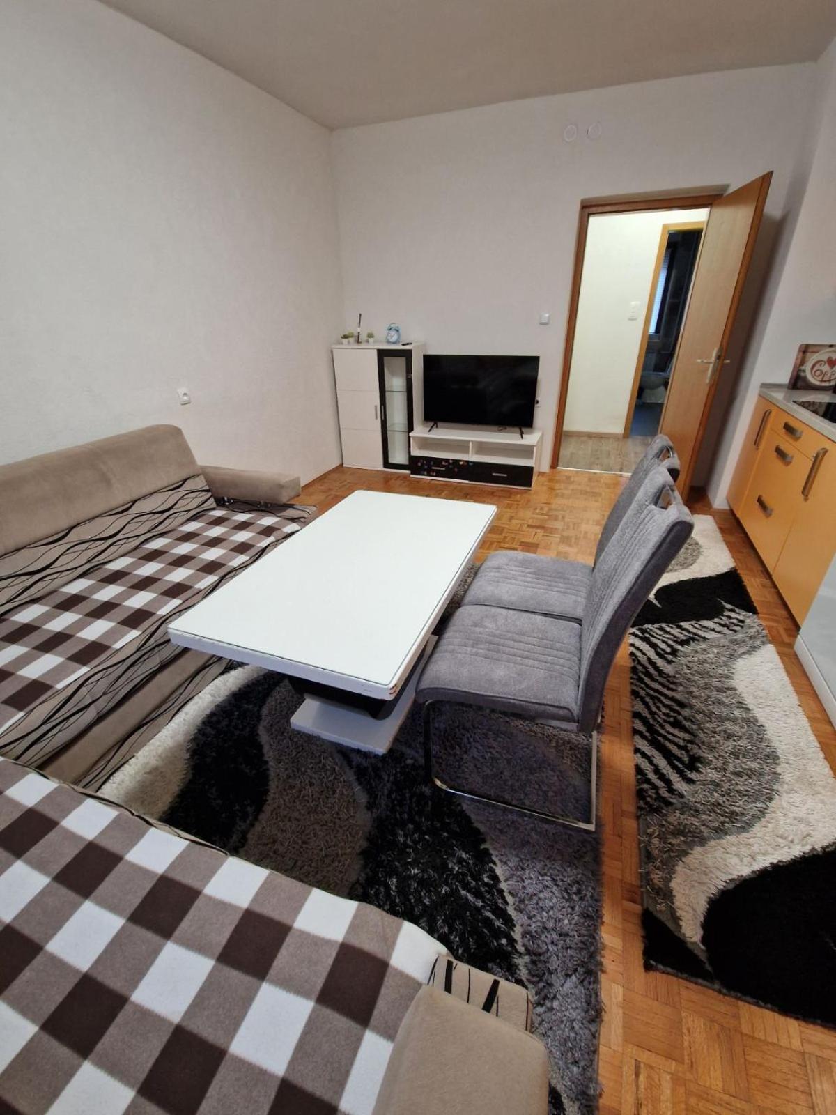 Apartma-Sobe Lejla ヴィパーヴァ エクステリア 写真