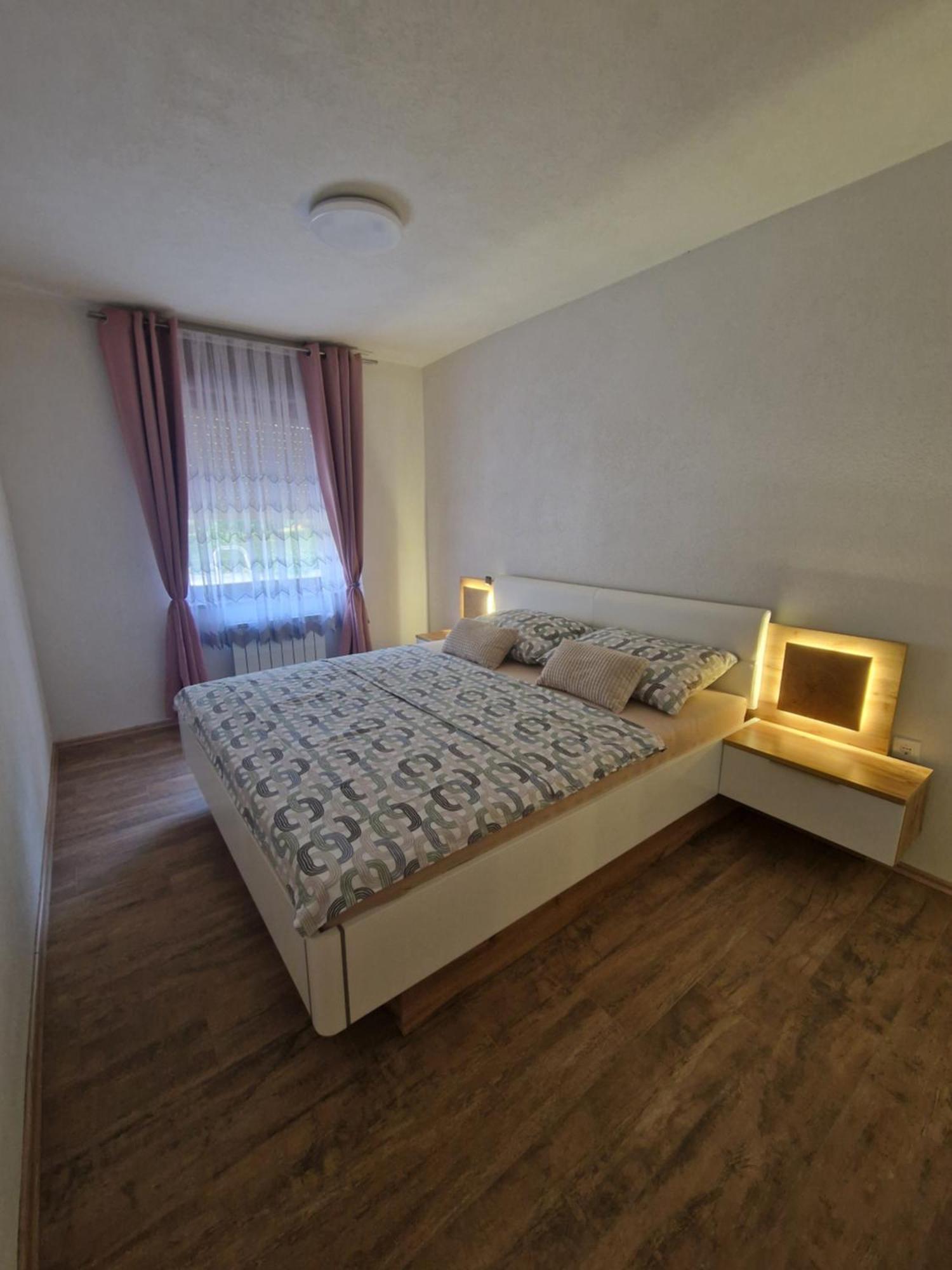 Apartma-Sobe Lejla ヴィパーヴァ エクステリア 写真