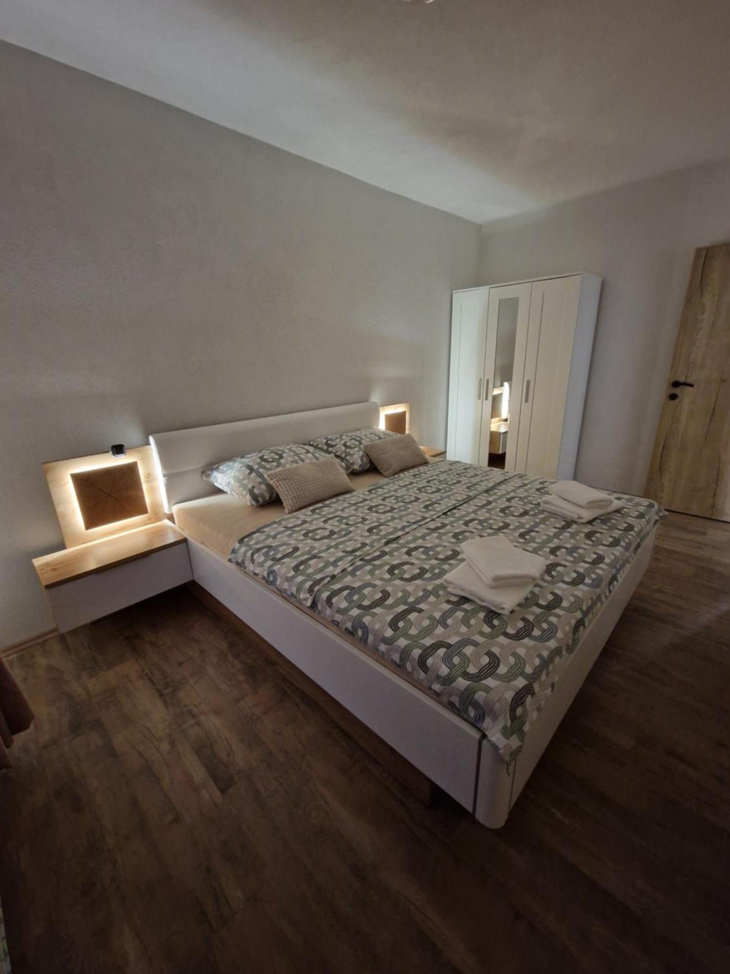 Apartma-Sobe Lejla ヴィパーヴァ エクステリア 写真