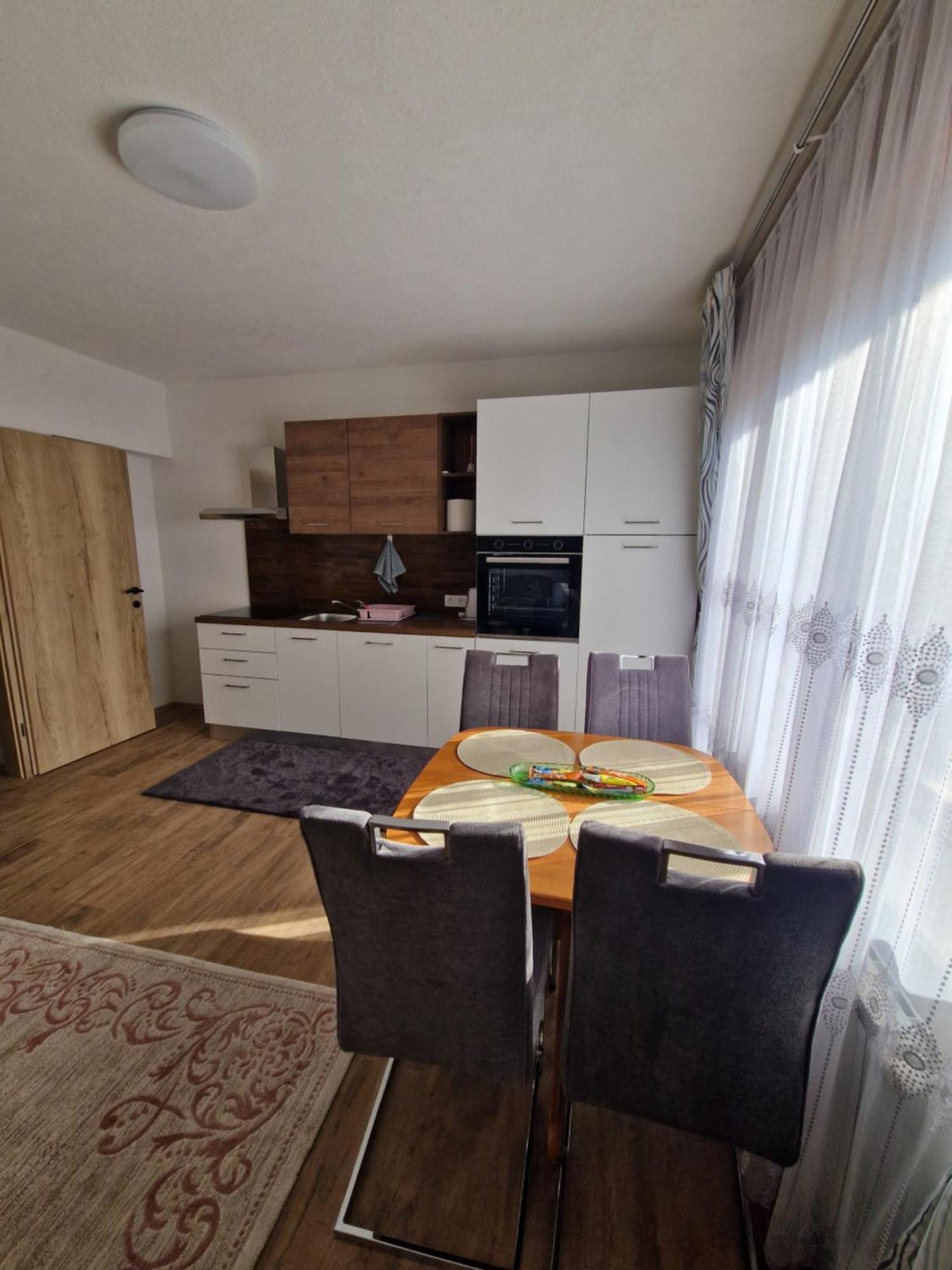 Apartma-Sobe Lejla ヴィパーヴァ エクステリア 写真