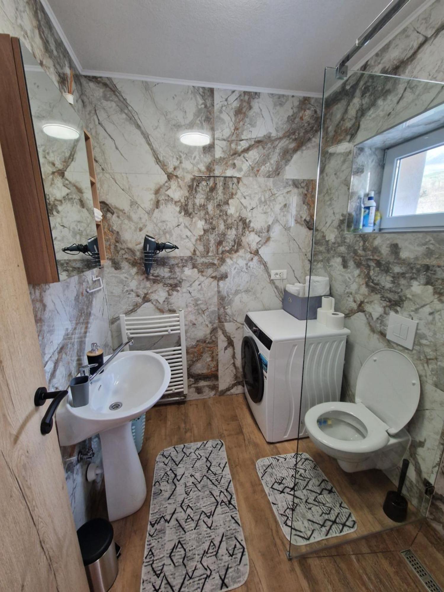 Apartma-Sobe Lejla ヴィパーヴァ エクステリア 写真